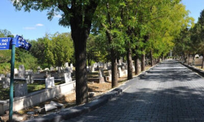 Ankara’da mezarlıklar yeniden ziyarete açıldı