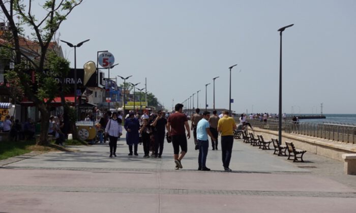 Bursa’da vatandaşlar sahil şeritlerinde yoğunluk oluşturdu