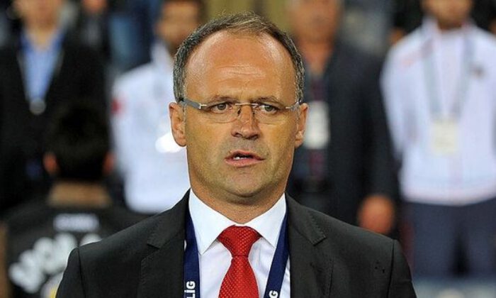 Bursaspor Teknik Direktörü İrfan Buz: İlk maçımızda 3 puanı almak istiyoruz