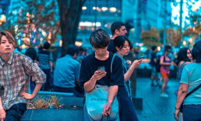 Japonya’da yürürken telefon kullanmak yasaklandı