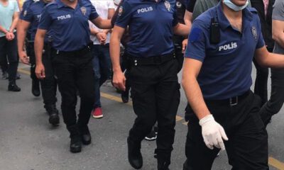 İzmir’de FETÖ operasyonu: 25 kişi gözaltına alındı
