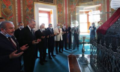Erdoğan ve Bahçeli’den Fatih Sultan Mehmet Han’ın türbesine ziyaret