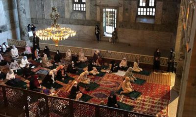 Ayasofya-i Kebir Cami-i Şerifi’nde kılınan namaza kadınlar da katıldı