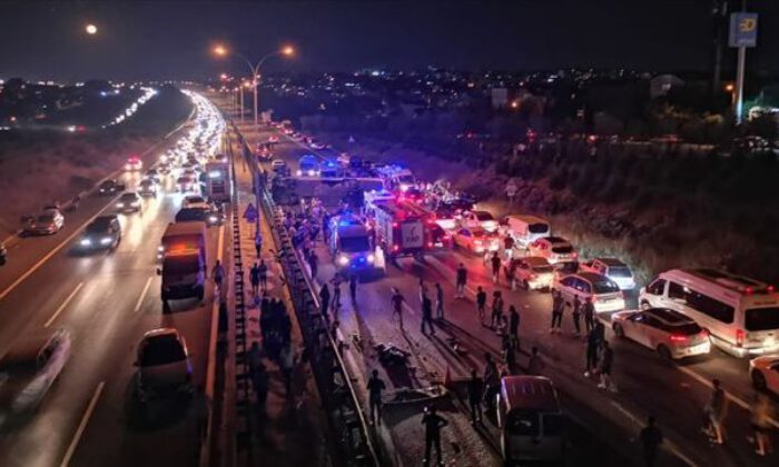 Kocaeli’de yolcu otobüsü devrildi: 1 ölü, 17 yaralı