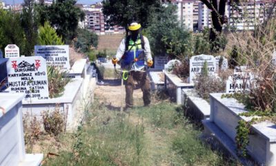 Bursa’da mezarlıklarda bayram temizliği