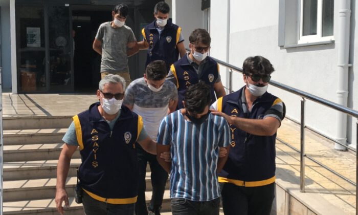 Bursa’da iki haftada 11 otomobil çalan 3 zanlı yakalandı