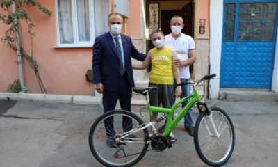 Başkan Aktaş’tan lösemili çocuğa bisiklet hediyesi