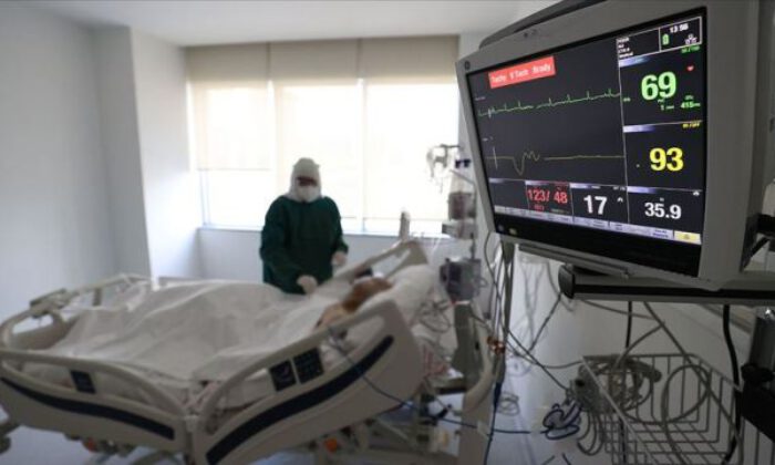 Türkiye’de Kovid-19 aktif vaka ve ağır hasta sayısı artıyor