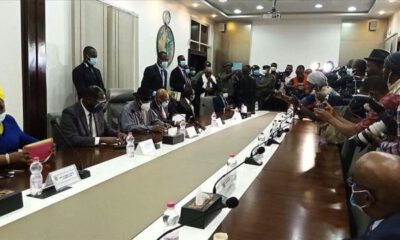 Batı Afrikalı liderler Mali’de devrik lider Keita ve darbecilerle görüştü