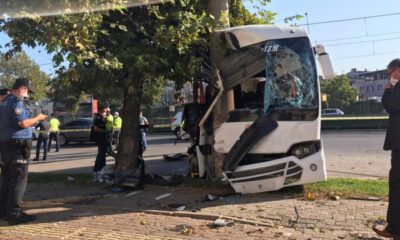 Bursa’da servis aracı elektrik direğine çarptı: 2 ölü, 16 yaralı