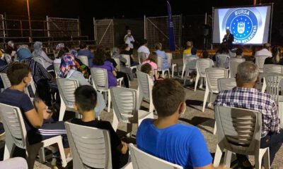 Bursa’da köyde yaşayan vatandaşlara ‘köy sineması’ etkinliği