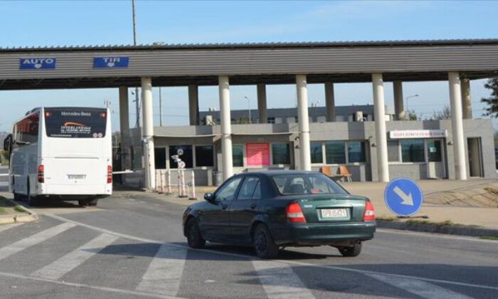 Yunanistan sınır kapısını yolcu ve araç girişlerine 8 saat süreyle kapatacak