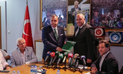 Bursaspor’un yeni başkanı Erkan Kamat, mazbatasını aldı