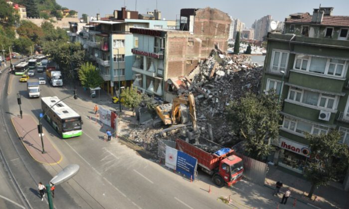 Bursa’da kente damga vuracak proje için yıkımlar tam gaz