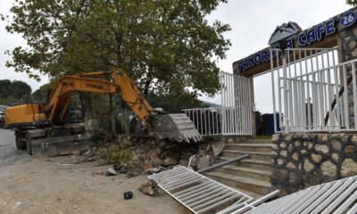 Uludağ Yolu’nda kaçak kafeterya yıkıldı