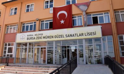 Zeki Müren’in sahne kıyafetleri, Bursa’da adını taşıyan okulda özenle korunuyor