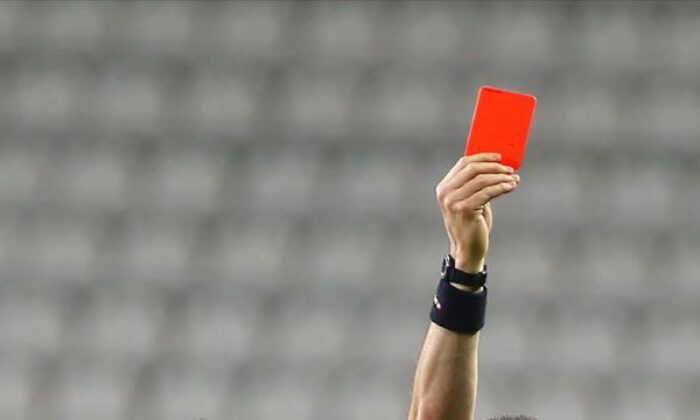 İkinci sarıdan kırmızı kart gören futbolcu, cezasını aynı kategorideki ilk maçta çekecek