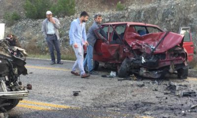 Bursa’da otomobil ile hafif ticari araç çarpıştı: 1 ölü, 3 yaralı