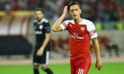 Mesut Özil, işten çıkarılan Arsenal maskotunun maaşını karşılamak istiyor