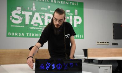 Bursa’da girişimci genç, arkadaşlarıyla ‘dijital masa oyunu’ üretti