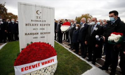 Eski başbakanlardan Bülent Ecevit, kabri başında anıldı