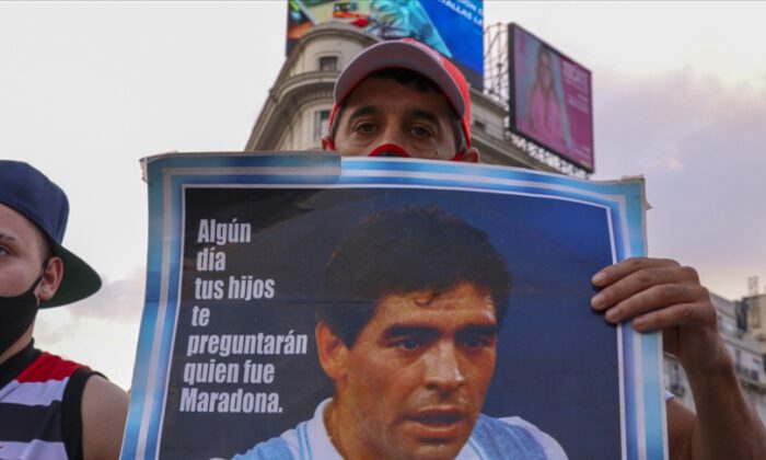 Maradona’nın ölümünün ardından Arjantin halkı sokaklara döküldü
