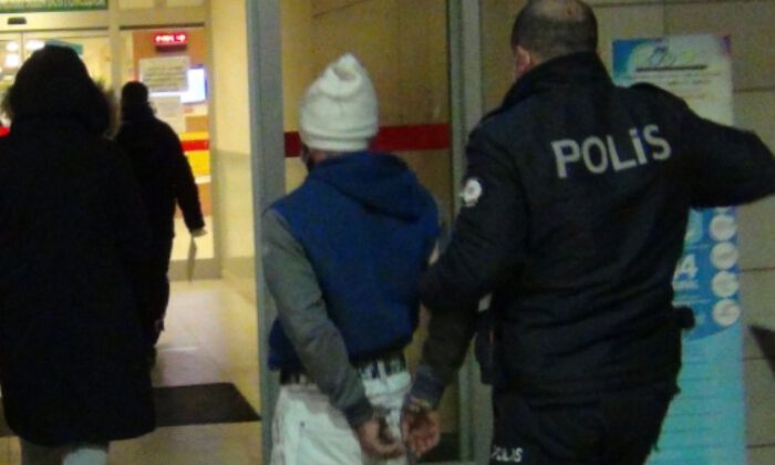 Bursa’da kısıtlamaya uymayan iki kardeş polislere saldırdı