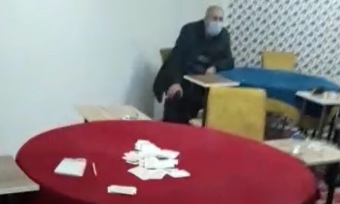 Bursa’da kıraathanede kumar oynayan 9 kişi yakalandı