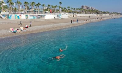 Antalya’da sahiller turistlere kaldı