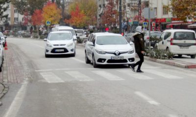 Bursa’da geçitlerde kurallara uymayan 41 sürücüye ceza