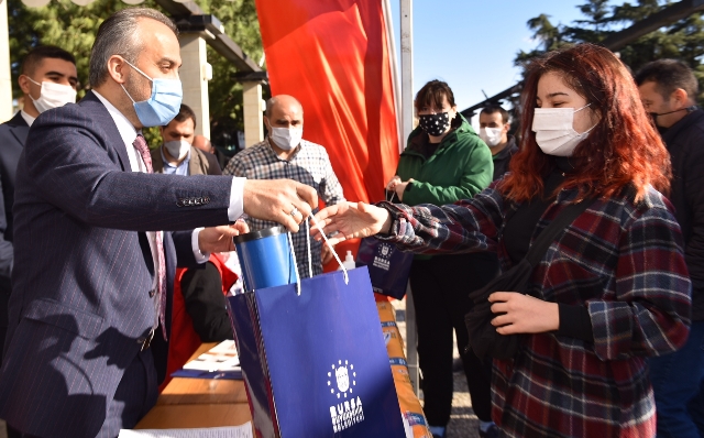 Üniversite adaylarına Bursa Büyükşehir desteği