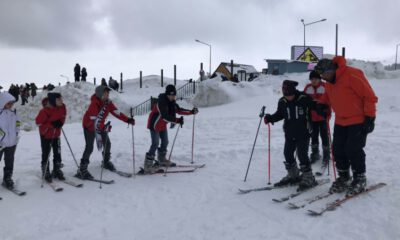 Bursa Büyükşehir’den Uludağ’da çocuklara kayak kampı