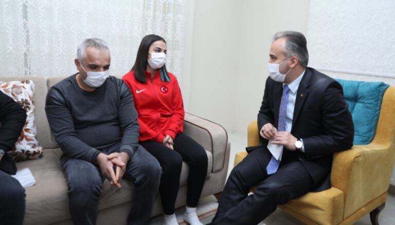 Başkan Aktaş, Bursalı ‘milli’lere moral turunda