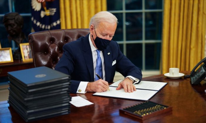 ABD Başkanı Biden’dan görevinin ilk gününde 17 kararname