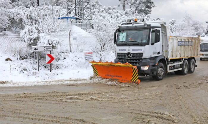 Mudanya’da yollarda kar mesaisi