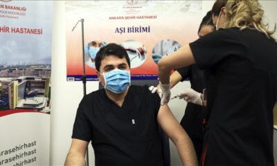 Demokrat Parti lideri Gültekin Uysal da Kovid-19 aşısı yaptırdı
