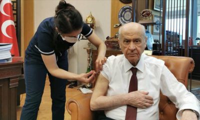 MHP Genel Başkanı Bahçeli Kovid-19 aşısı oldu