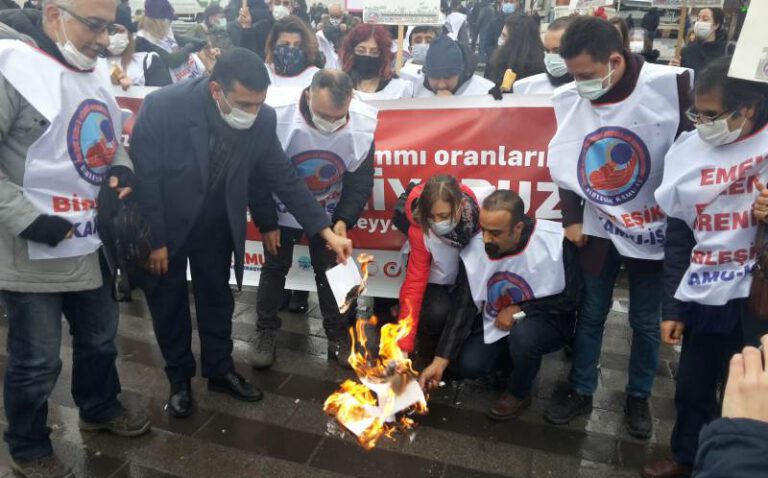 Birleşik Kamu İş üyeleri, Bursa’da ‘bordro’ yaktı