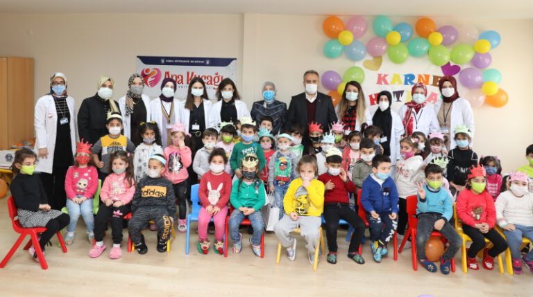Bursa Büykşehir Ana Kucağı’nda karne coşkusu