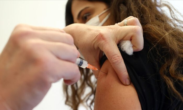 Türkiye’de 2 doz aşı yaptıranların sayısı 10 milyonu geçti