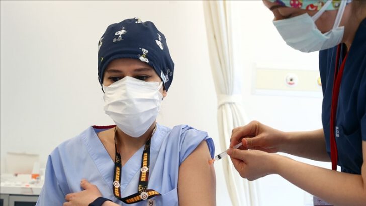 Türkiye’de Kovid-19’a karşı aşılama hızla devam ediyor