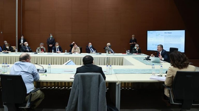 Koronavirüs Bilim Kurulu, Sağlık Bakanı Koca başkanlığında bu akşam toplanacak