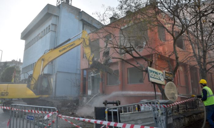 Mudanya’daki riskli bina modern eğitim yuvasına dönüyor