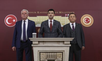 CHP’de üç milletvekili istifa etti