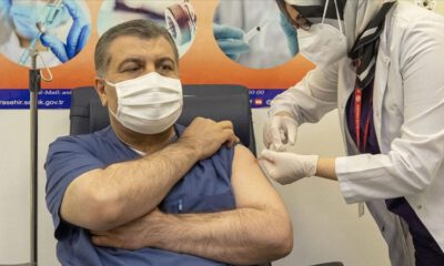 İlk CoronaVac aşısı Sağlık Bakanı Koca’ya yapıldı