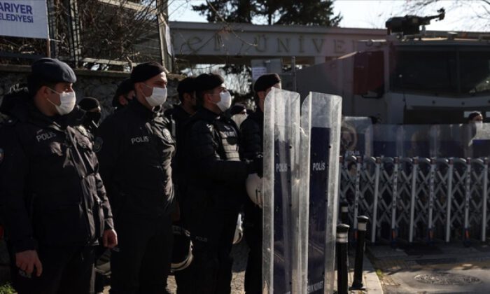 Boğaziçi Üniversitesi önündeki gösterilere ilişkin 14 kişi daha gözaltına alındı