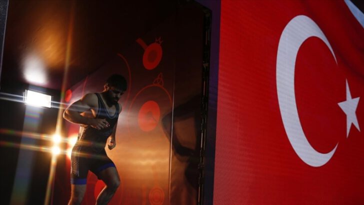 Grekoromen Güreş Milli Takımı Fransa’da şampiyon oldu