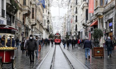 Tedbirlere uyumsuzluk Kovid-19 salgınında üçüncü zirve riskini artırabilir