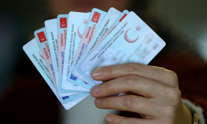 124 bin 32 kişi adını, 260 bin 157 kişi soyadını düzeltti