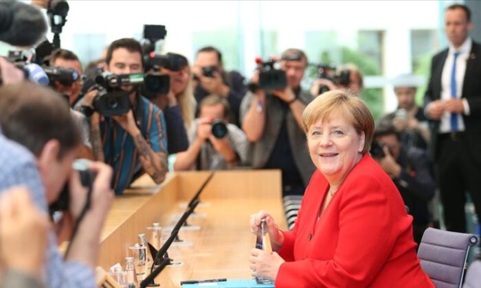 Almanya’da Merkel’in partisi CDU yeni liderini belirleyecek